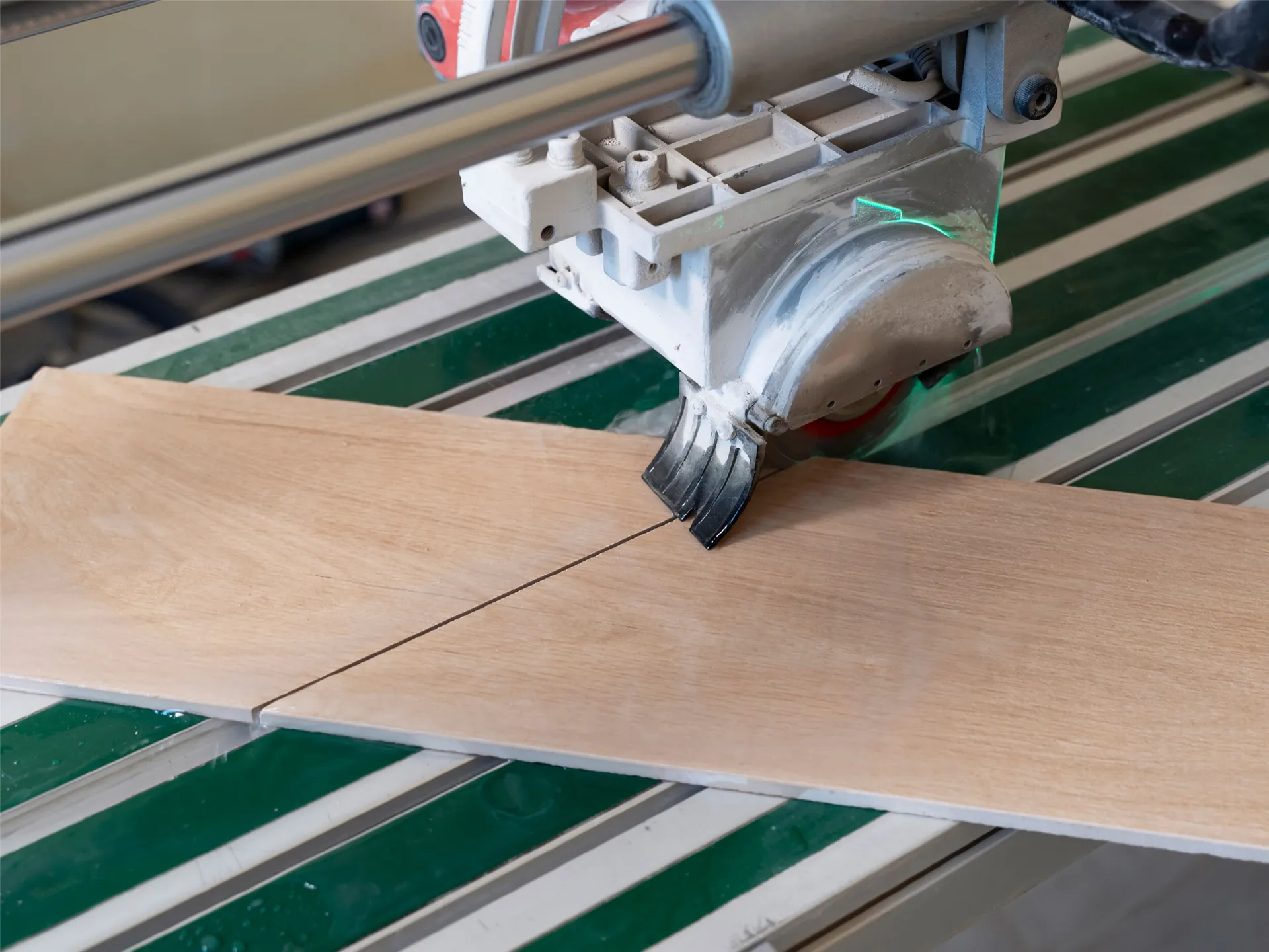 Fast and Precise Production with Cutting Machines